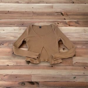 Super cute long sleeve with split🤎✨